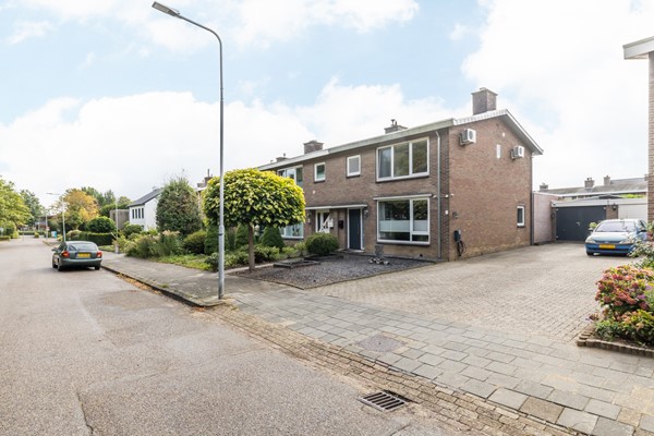Foto - Verkocht: Ruime instapklare geschakelde 2 onder 1 kap woning voorzien van een goed isolatiepakket met aanbouw, bijkeuken, ruime tuin op zuiden (ca 131 m2) en garage gelegen in Kunrade.